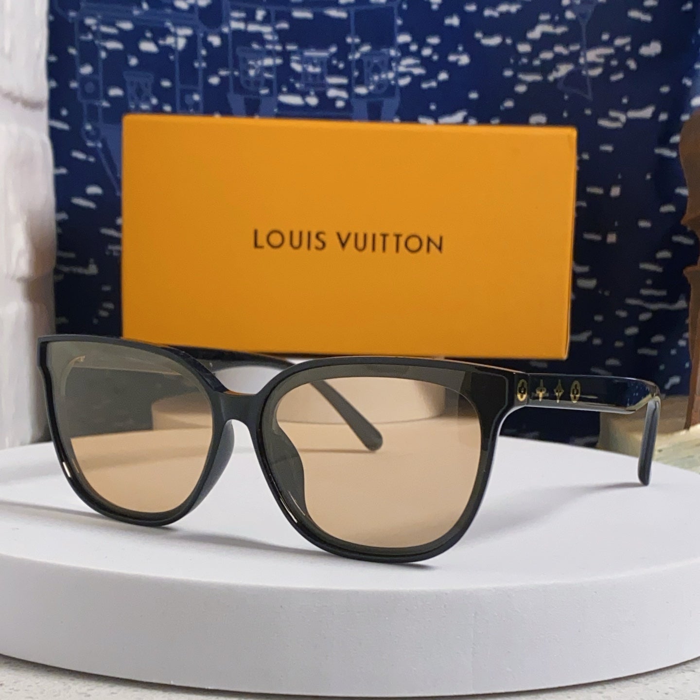 LOUIS VUITTON CAT EYE SUNGLASSES 571646 IN BLACK ACETATE LIGHT BROWN LENS