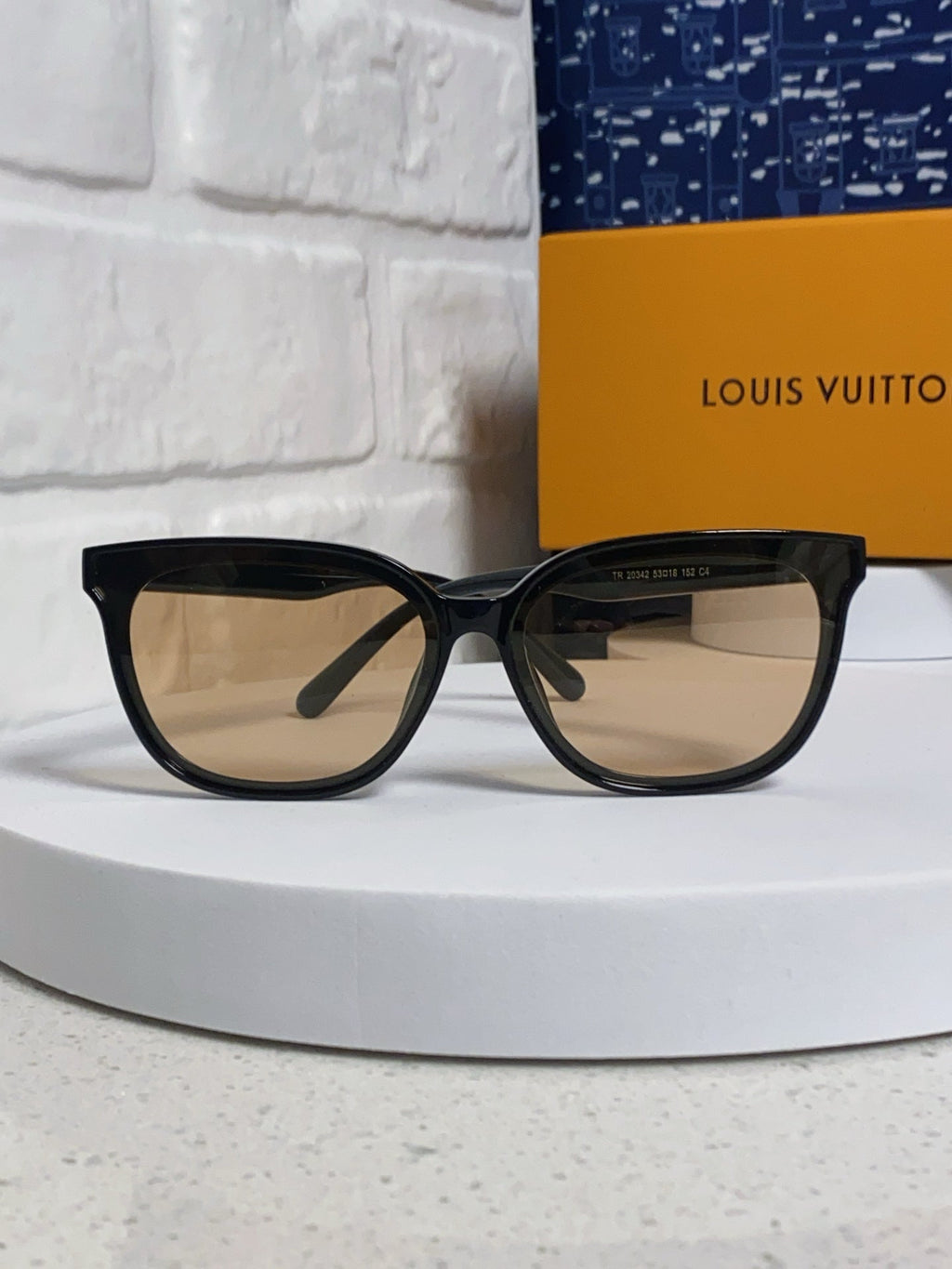 LOUIS VUITTON CAT EYE SUNGLASSES 571646 IN BLACK ACETATE LIGHT BROWN LENS