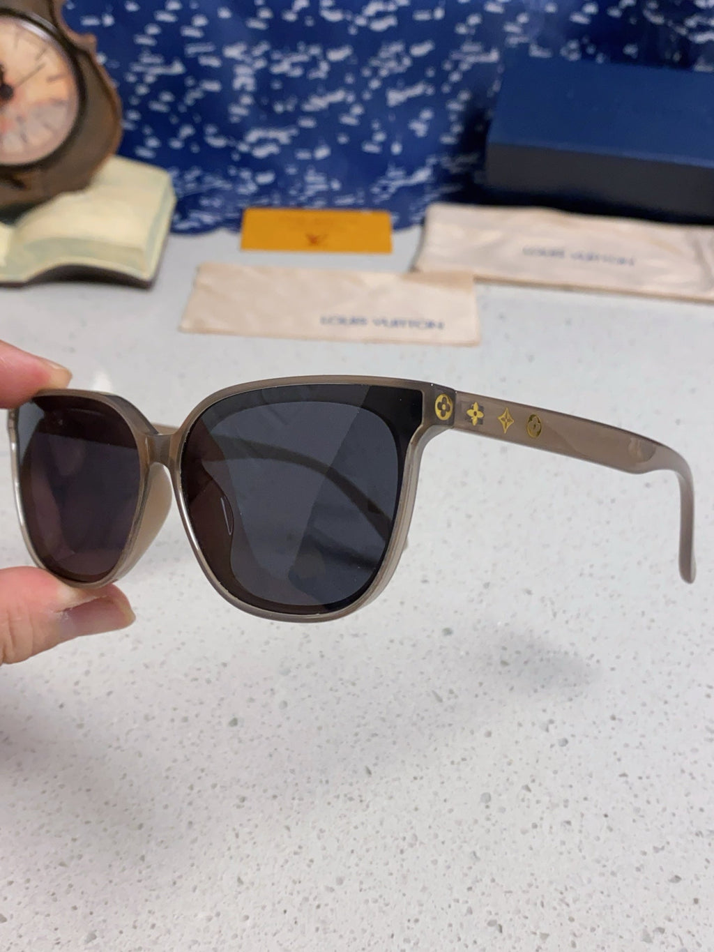 LOUIS VUITTON CAT EYE SUNGLASSES 571648 IN BEIGE CLEAR ACETATE