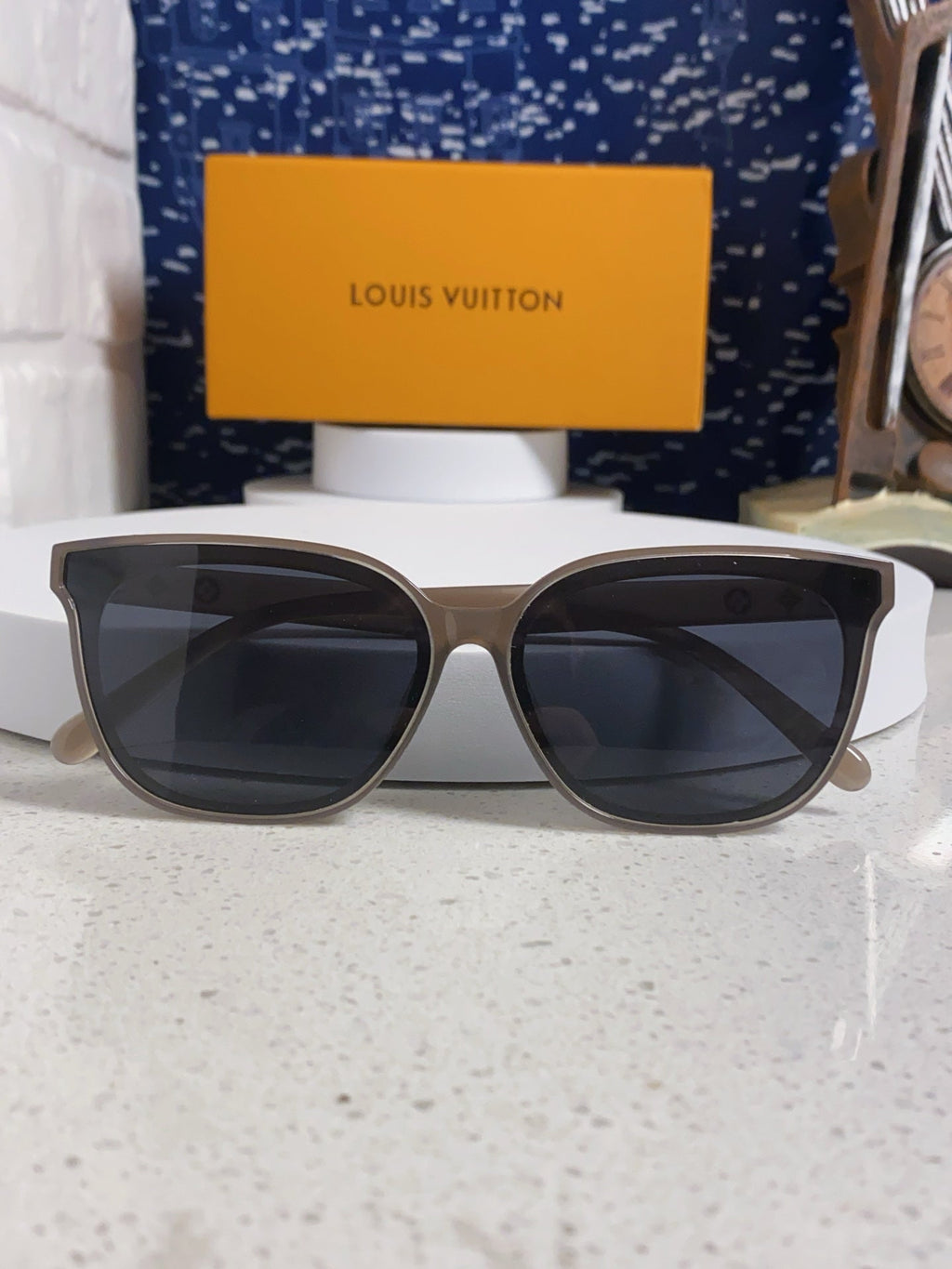 LOUIS VUITTON CAT EYE SUNGLASSES 571648 IN BEIGE CLEAR ACETATE
