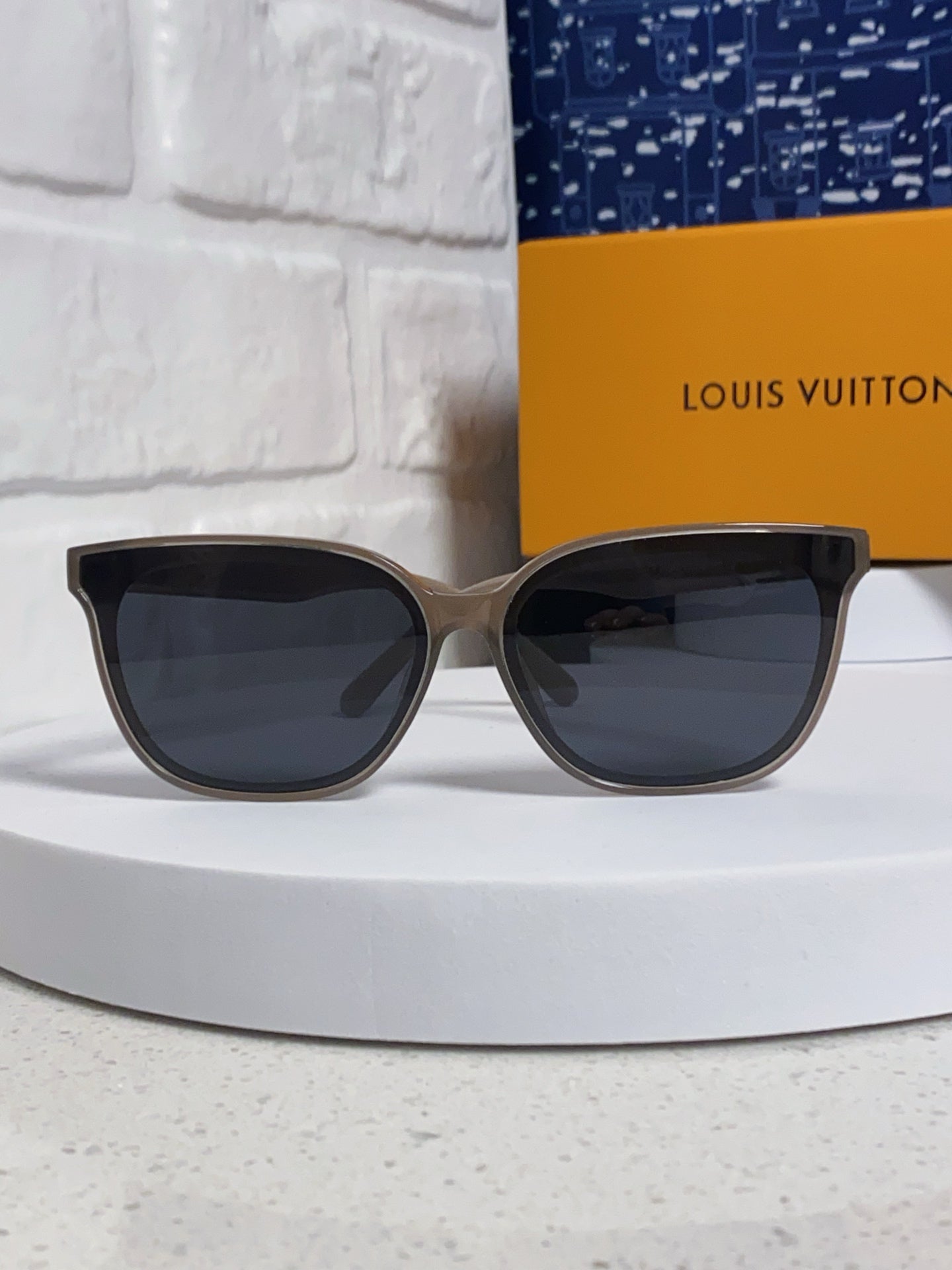 LOUIS VUITTON CAT EYE SUNGLASSES 571648 IN BEIGE CLEAR ACETATE
