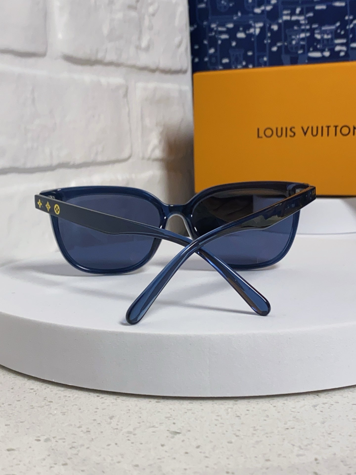 LOUIS VUITTON CAT EYE SUNGLASSES 571650 IN BLUE CLEAR ACETATE