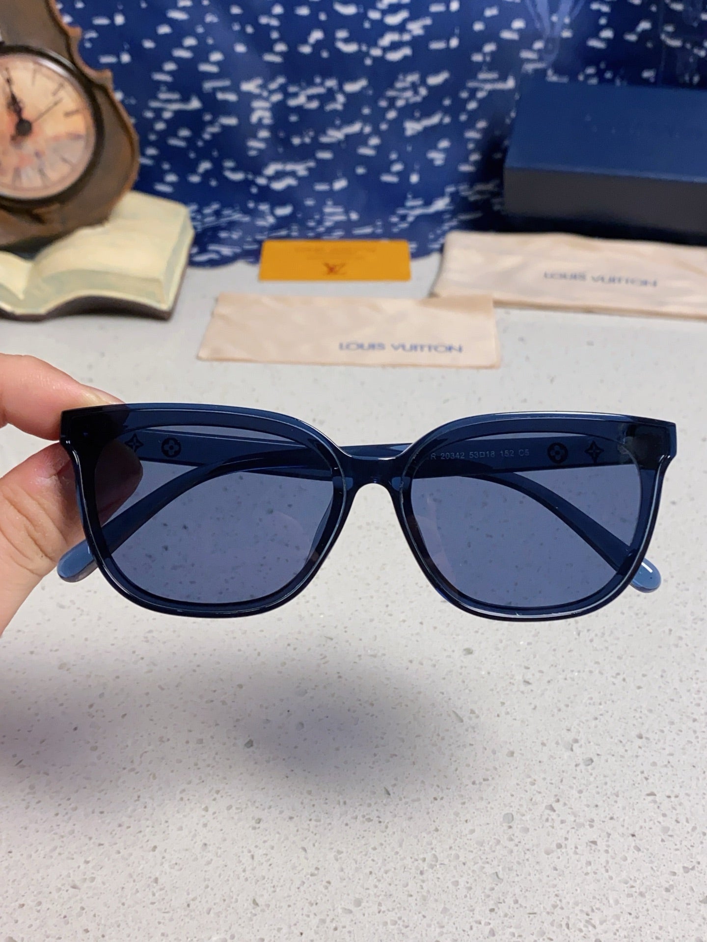 LOUIS VUITTON CAT EYE SUNGLASSES 571650 IN BLUE CLEAR ACETATE