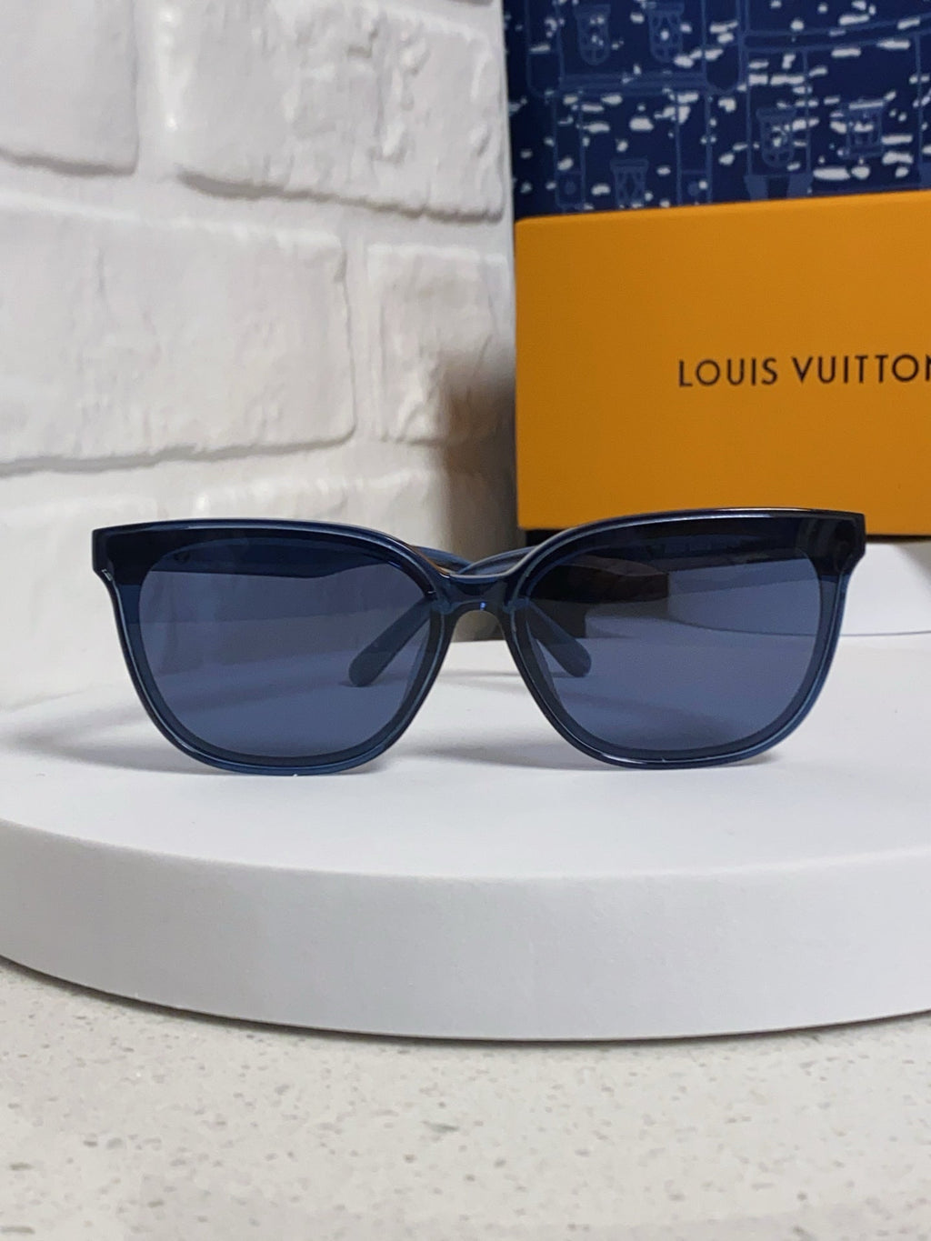 LOUIS VUITTON CAT EYE SUNGLASSES 571650 IN BLUE CLEAR ACETATE