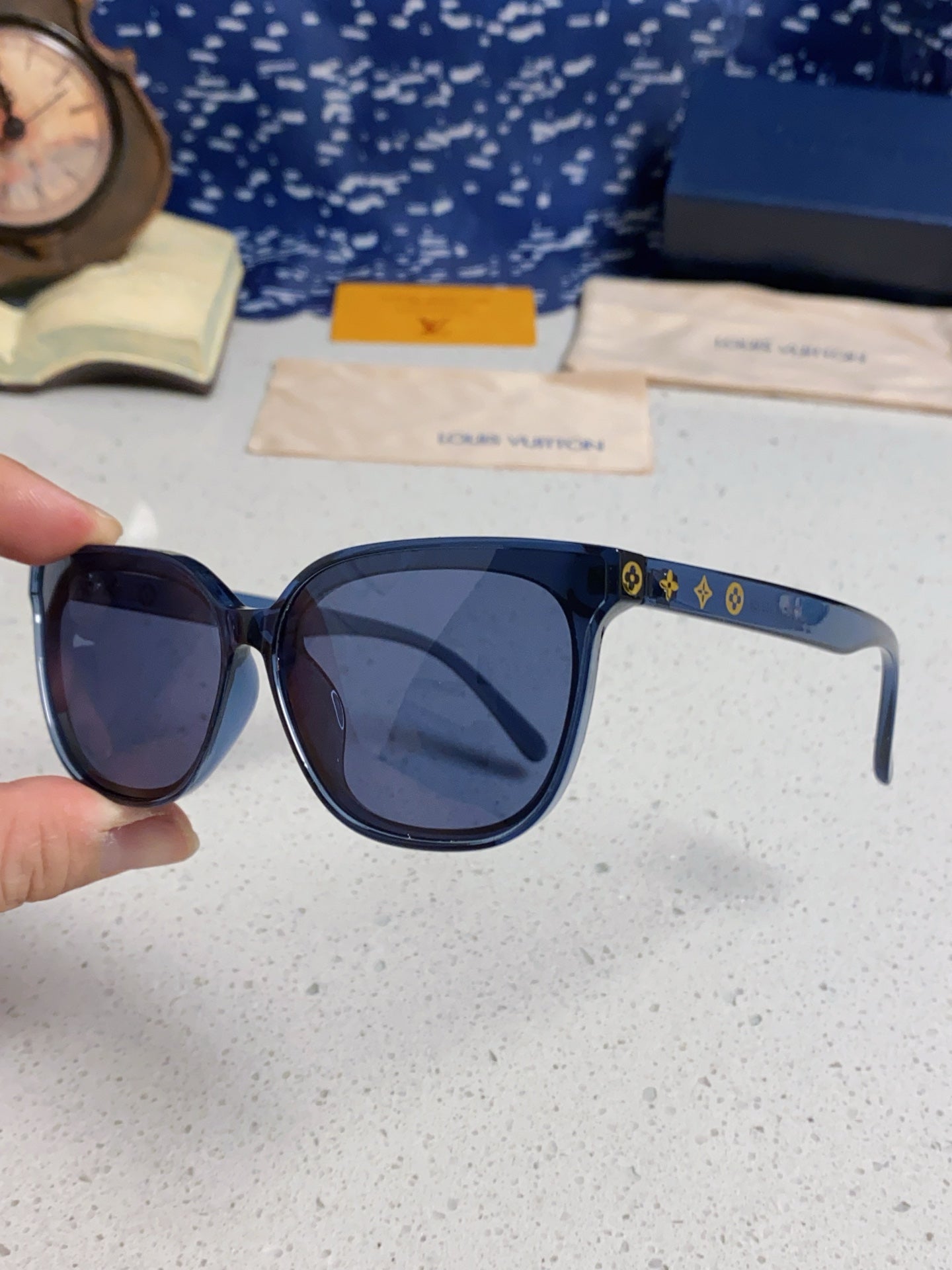 LOUIS VUITTON CAT EYE SUNGLASSES 571650 IN BLUE CLEAR ACETATE