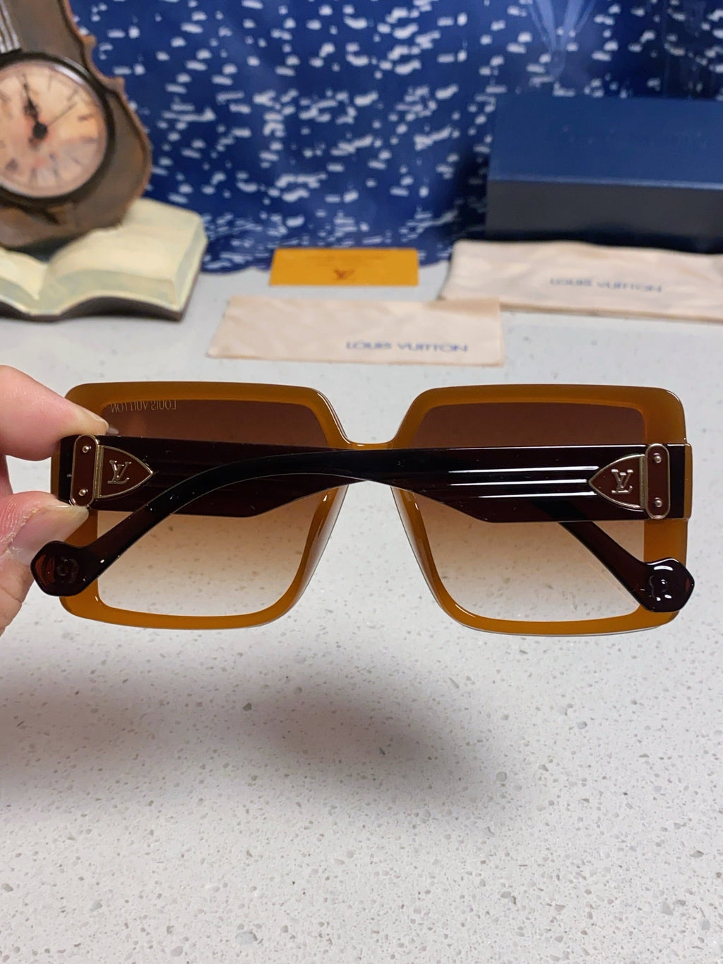 LOUIS VUITTON SQUARE SUNGLASSES 571655 IN BROWN CLEAR ACETATE