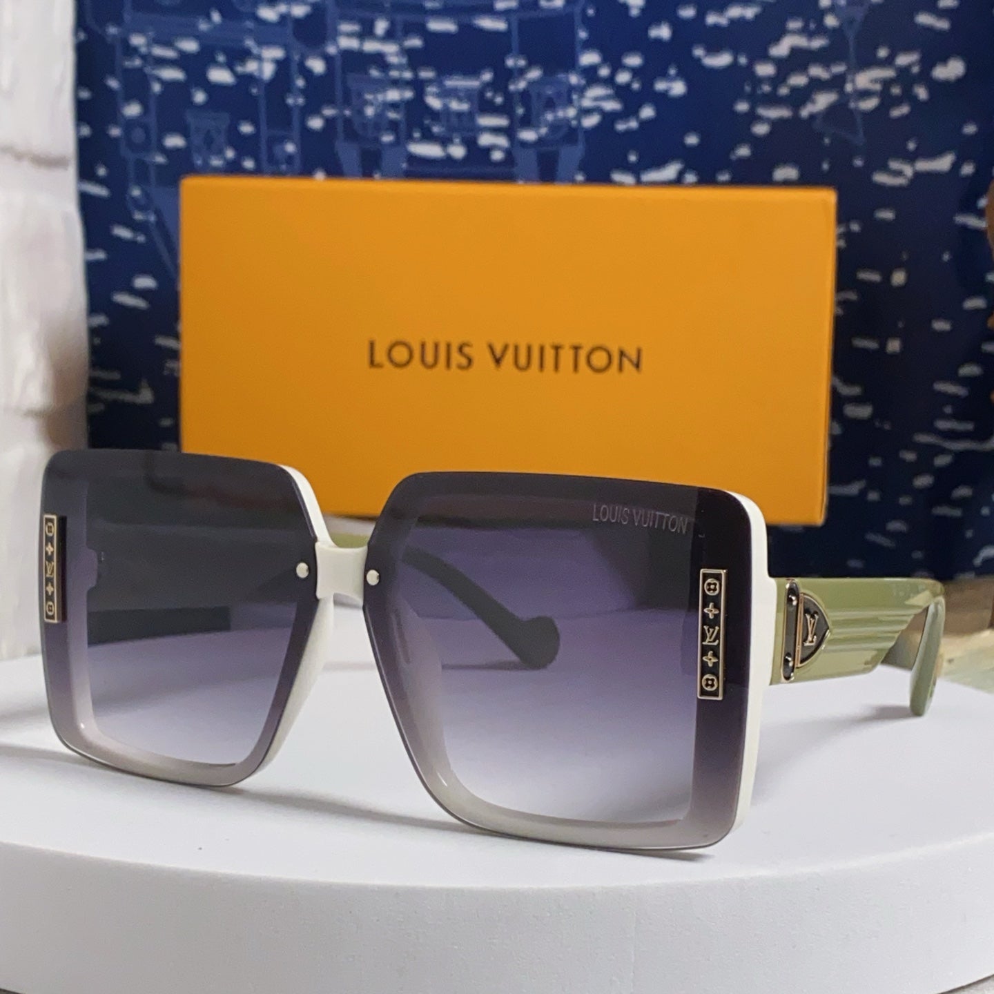 LOUIS VUITTON SQUARE SUNGLASSES 571656 IN GREEN ACETATE GREY SMOKE LENS