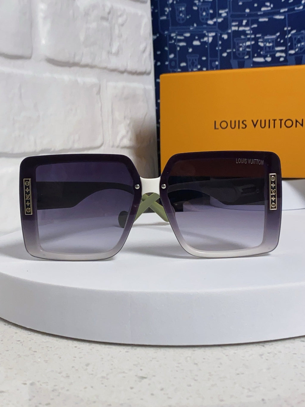 LOUIS VUITTON SQUARE SUNGLASSES 571656 IN GREEN ACETATE GREY SMOKE LENS