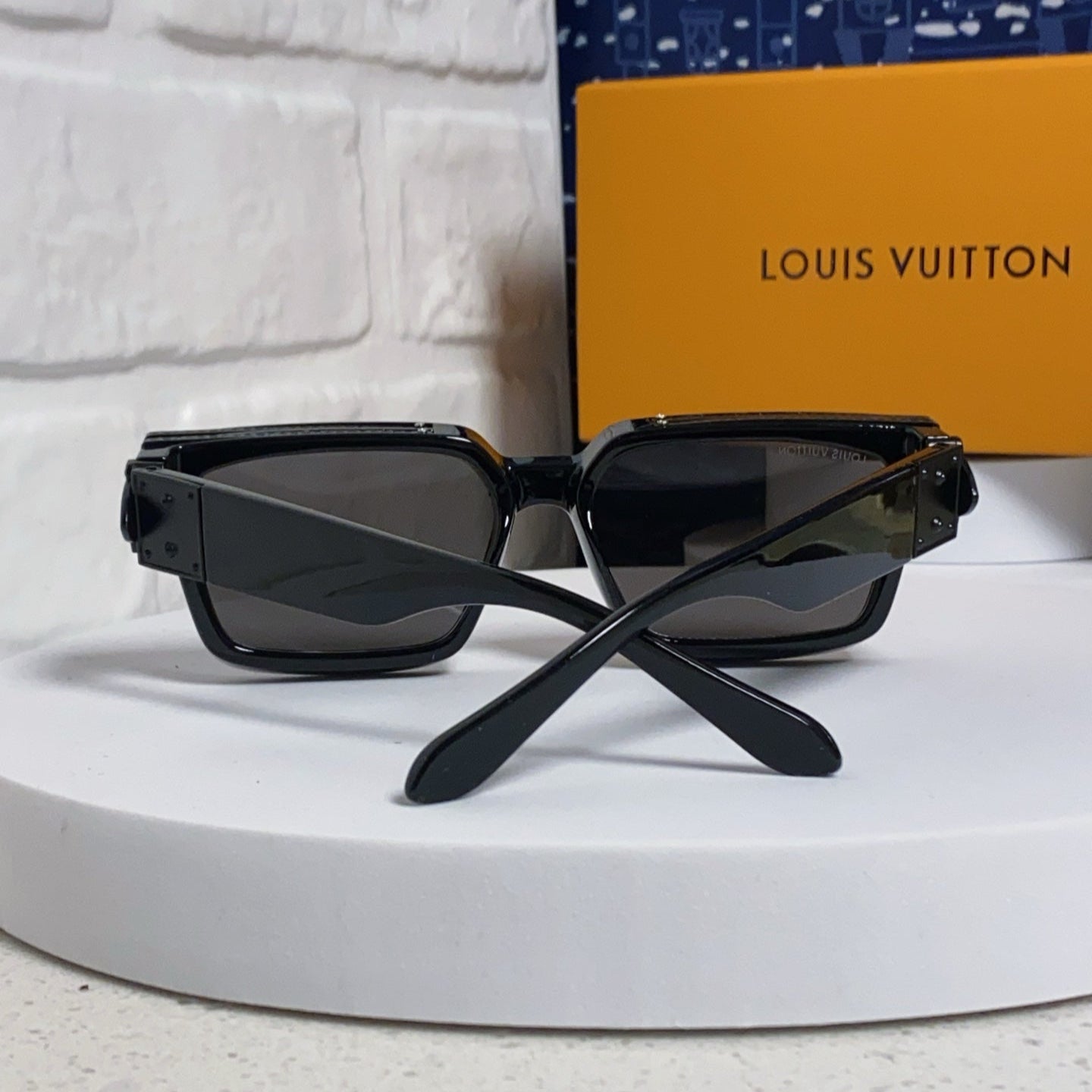 LOUIS VUITTON RECTANGLE SUNGLASSES 575846 IN BLACK ACETATE