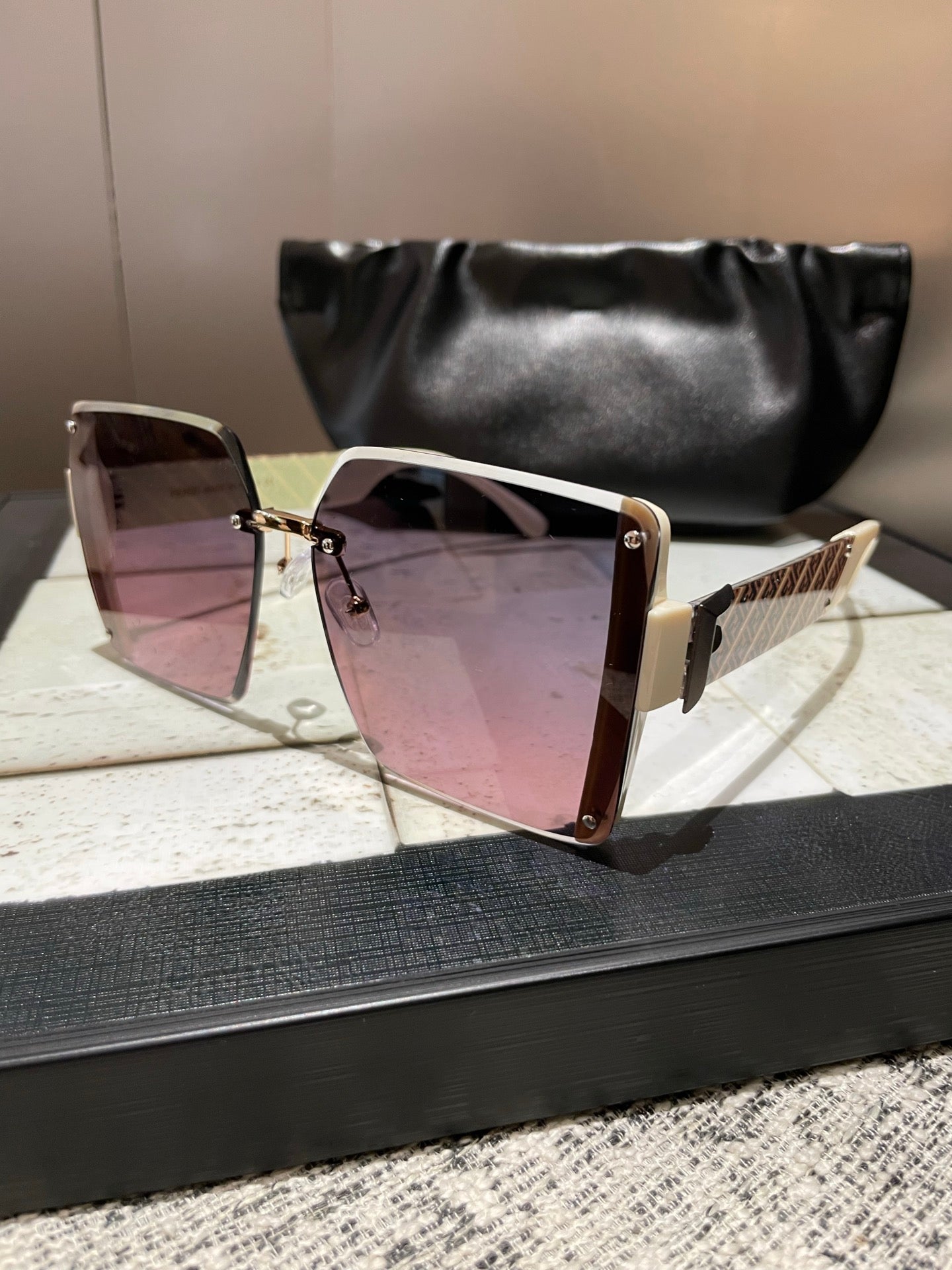 FENDI OVERSIZED FF DIAMONDS SQUARE FRAME SUNGLASSES 518548 IN ACETATE