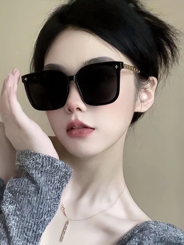 LOUIS VUITTON CHAIN SQUARE SUNGLASSES L8233 IN ACETATE
